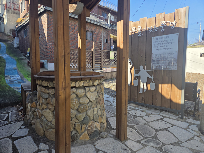 대구 동구 신암동의 옛 피란민촌 공동 우물은 현재 주민 산책로로 꾸며졌다. 최시웅기자