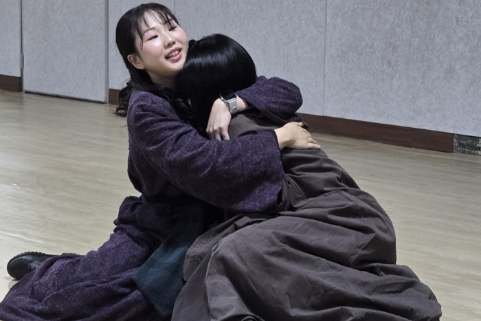 뮤지컬 앙상블로 무대에 서는 김희영 배우가 공연에 앞서 연습을 하고 있다. <김희영 배우 제공>