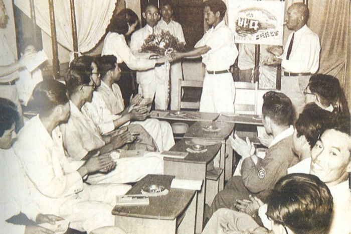 1951년 대구 향촌동 모나미 다방에서 열린 이효상의 시집 바다 출판기념회. <영남일보DB>