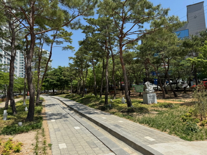 포항철길숲 우현지구에 조성된 무장애도시숲. <포항시 제공>