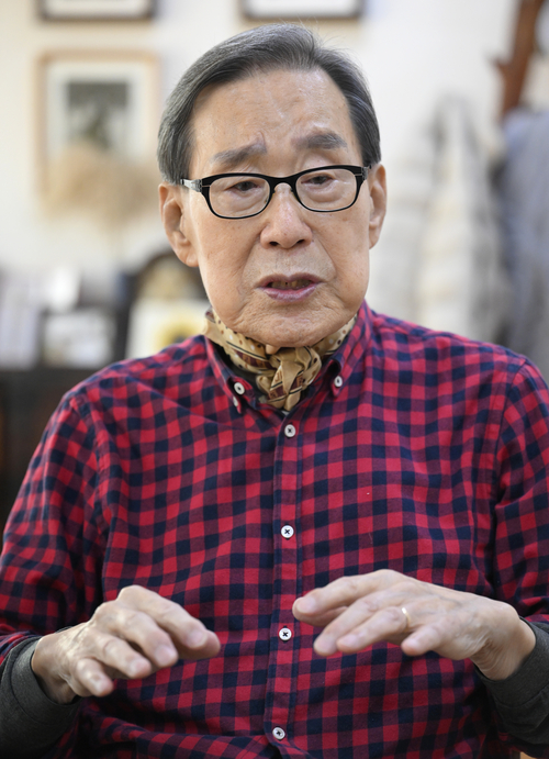 달성군 화원읍 남평문씨 본리세거지에서 인터뷰 중인 문희갑 전 대구시장. 그는 대구는 지금 어디로 가야 할지에 대한 합의가 사라졌다고 진단했다.이윤호기자 yoonhohi@yeongnam.com