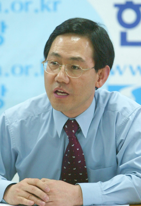 2004년 총선에 출마한 당시 한나라당 주호영 후보. 영남일보DB