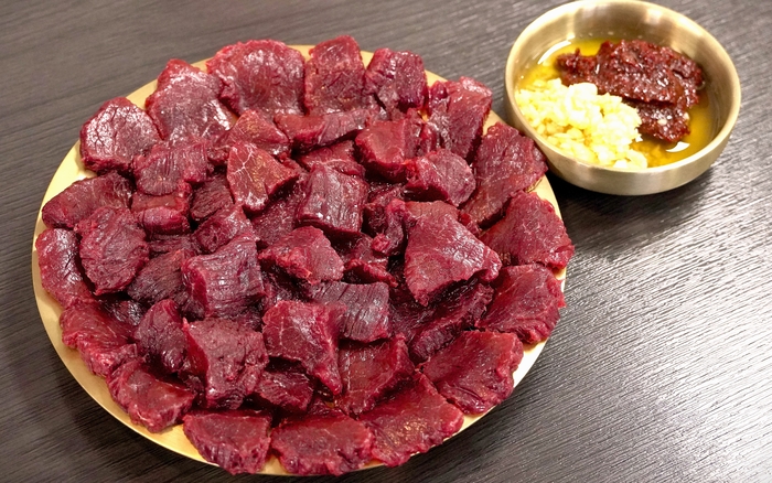 대구 10미 중 하나인 뭉티기와 뭉티기장. 이나영 기자 2nayoung@yeongnam.com