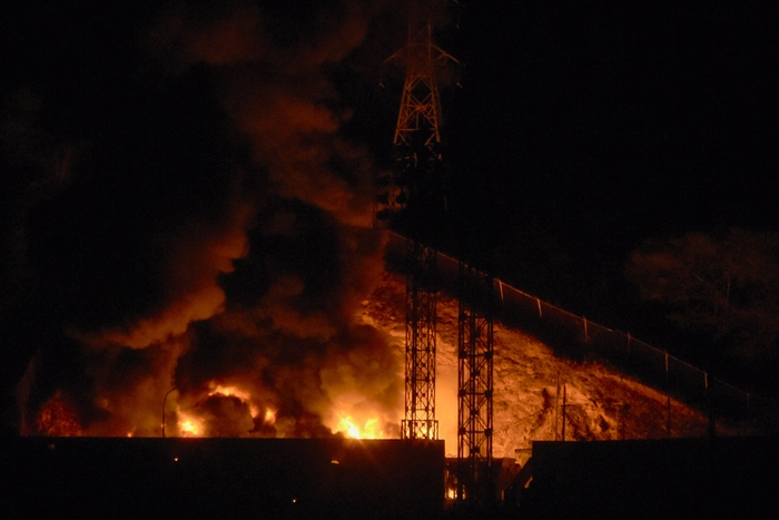 트럼프 “마두로 부부 체포·이송” vs 베네수엘라 “결사항전 총동원령”