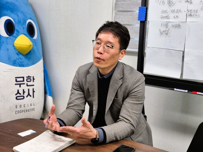 무한상사 사회적협동조합 임영락 대표가 무한상사 성장 과정을 설명하고 있다. 이승엽기자