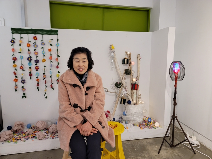 서로 다른 손길이 하나의 이야기가 된 자리에서, 권영애 씨. 김동 시민기자