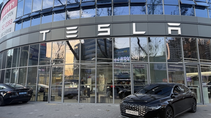 지난 6일 오후 대구 수성구 만촌동 테슬라 대구스토어. 이동현 기자