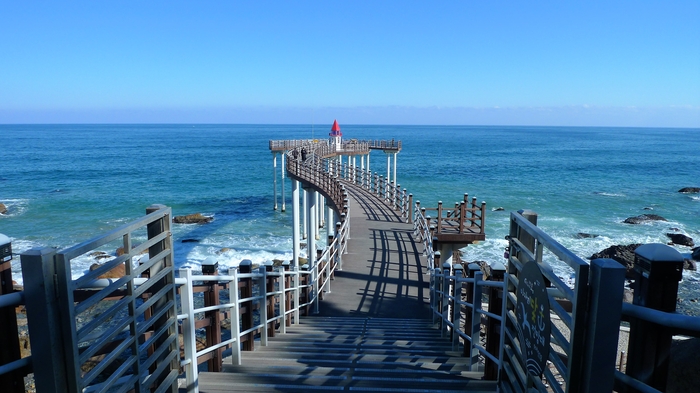 이가리 닻 전망대. 닻 모양을 형상화한 전망대로 독도수호의 염원을 담았다고 한다.