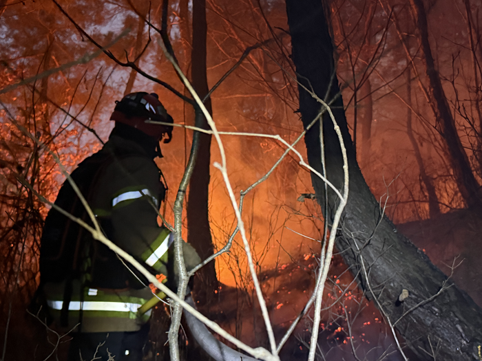 의성산불, 3시간 만에 주불 진화…강한 눈발이 확산 막아