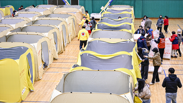 [포토뉴스] 의성체육관에 설치된 재난 구호 쉘터