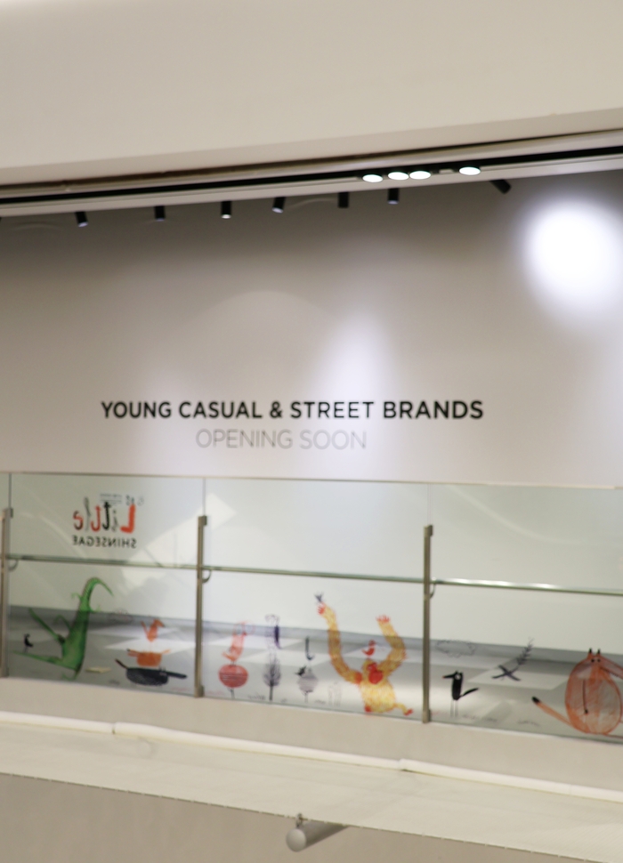 대구 신세계백화점이 10년 만에 전면적인 공간 개편에 나선다. 사진은 현재 공사가 진행 중인 7층에 설치된 가벽.  <대구 신세계백화점 제공>