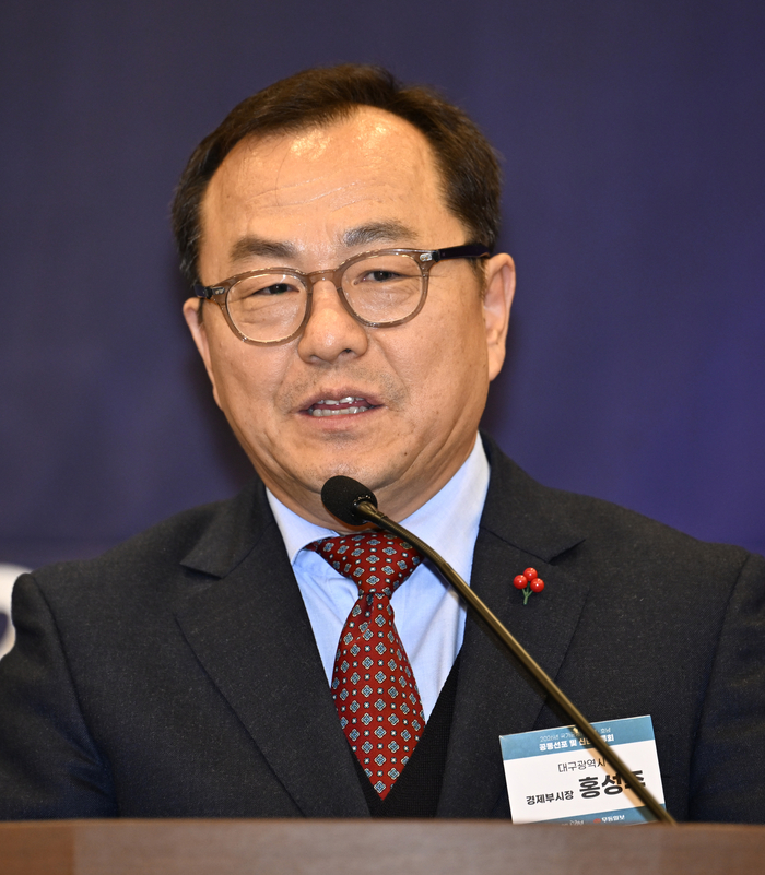 14일 오후 서울 영등포구 국회박물관에서 열린 2026 국가균형발전 영·호남 공동선포 및 신년교류회에서 홍성주 대구시 경제부시장이 축사를 하고 있다. 이윤호기자 yoonhohi@yeongnam.com