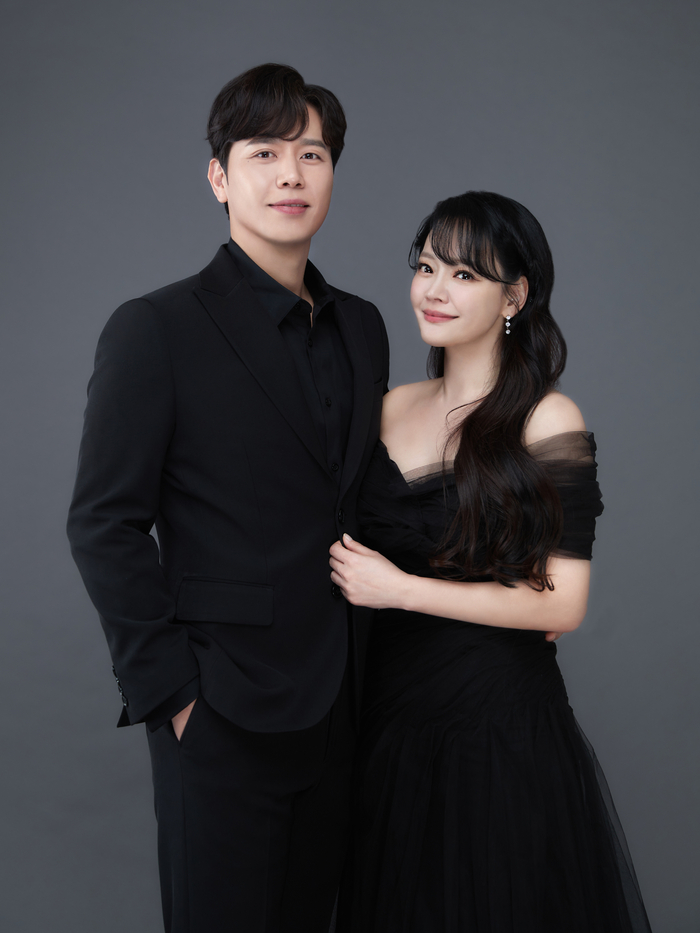 뮤지컬 배우 손준호(왼쪽)·김소현. <행복북구문화재단 제공>