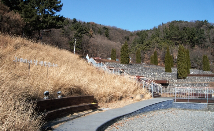 배실웨딩공원. 공원에서는 야외 결혼식이 가능하며, 달서구에 신청하면 대구 시민은 무료로 이용할 수 있다.