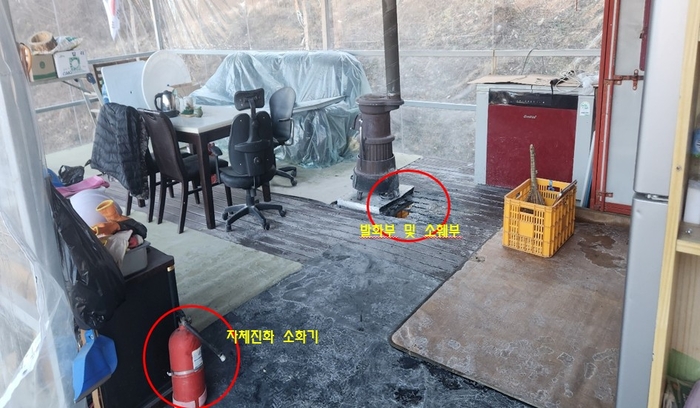 지난 1일 예천군 용문면 구계리 인근 주택 화재 현장의 CCTV 모습<경북도 제공>