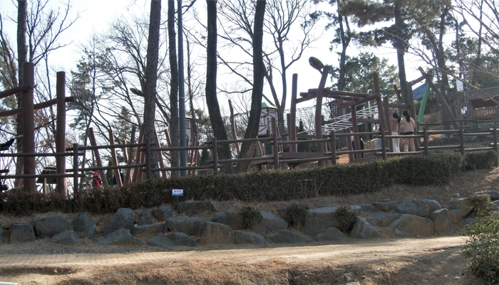 선원공원 어린이 숲속 놀이터.