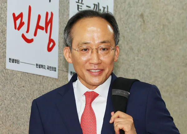 2024년 당시 원내대표로 선출된 후 국회 원내대표실로 첫 출근하는 추경호 의원. 연합뉴스