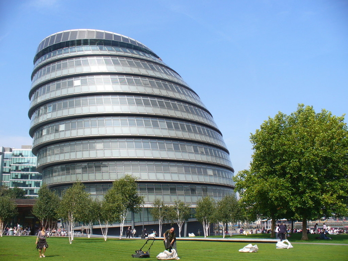 구런던 시청사와 시청사의 외부공간. <Colin Smith>