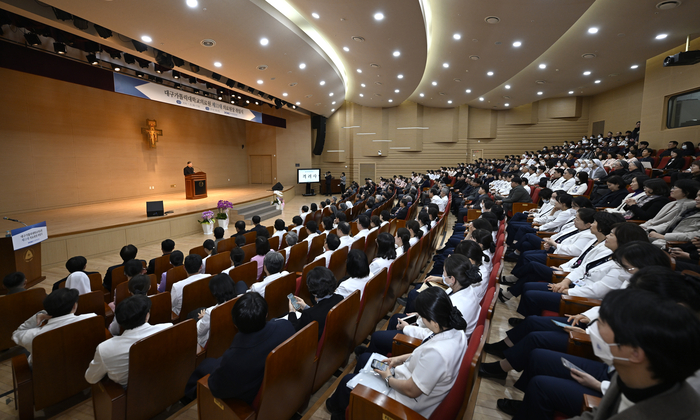 20일 대구가톨릭대 루가관에서 대구가톨릭대의료원 제11대 의료원장 취임식이 열리고 있다.이윤호기자 yoonhohi@yeongnam.com