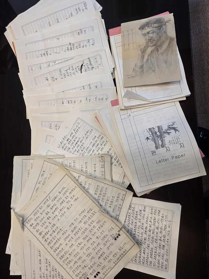 김위상 의원이 교도소에서 노조원에게 적은 1천통의 편지. 김위상 의원실 제공