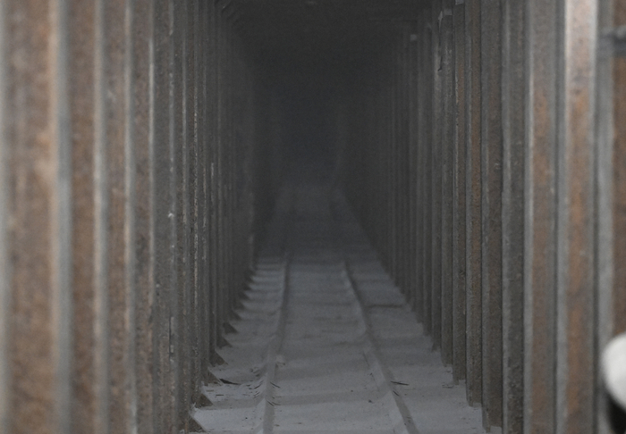 22일 오후 대구 도시철도 2호선 만촌역 지하연결통로 비개착구간(URI공법) 모습.
이윤호기자 yoonhohi@yeongnam.com