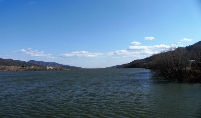 [주말&여행-경북 구미 안곡] 밤이면 무을저수지로 쏟아지는 별들…낚시·차박 갔다 ‘별멍’ 호사