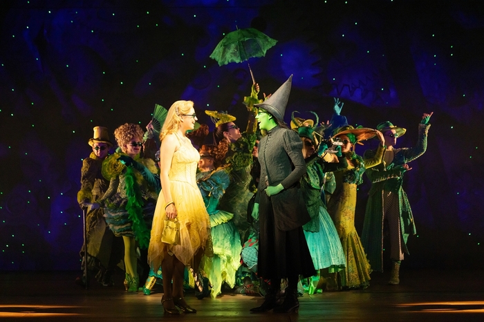 대구 오는 ‘위키드’ 어떤 뮤지컬?…화려한 고전 뒤집기, 발랄한 환상 속으로