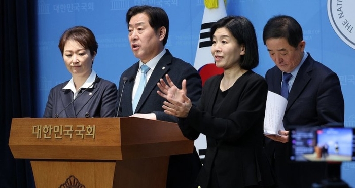 ‘조국과 합당’ 가시밭길 예고?… 강득구·이언주·황명선  기자회견 열고 정청래 직격