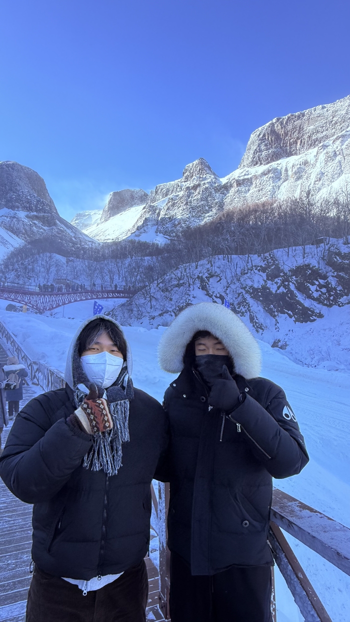 2026년 새해를 맞아 희망인재와 멘토 대학생 들이 백두산 탐방에 나섰다. <성진욱 복지사 제공>