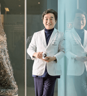 민복기 대구시의사회장이 지역 필수의료 강화 방안에 대해 인터뷰에 앞서 포즈를 취하고 있다.<영남일보 DB>