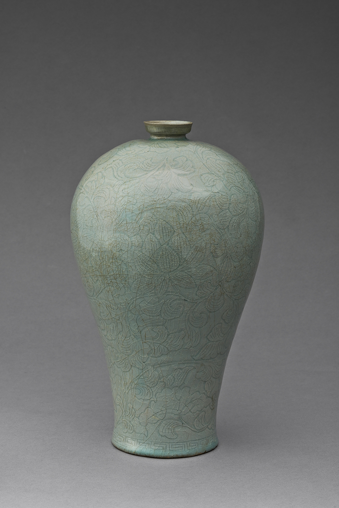 청자양각연당초문매병 <ⓒ간송미술문화재단, 대구간송미술관 제공>