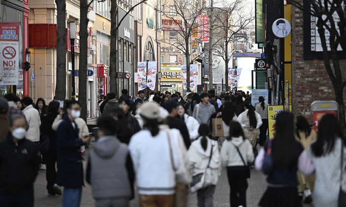 대구 동성로를 걷고 있는 시민들. 영남일보DB