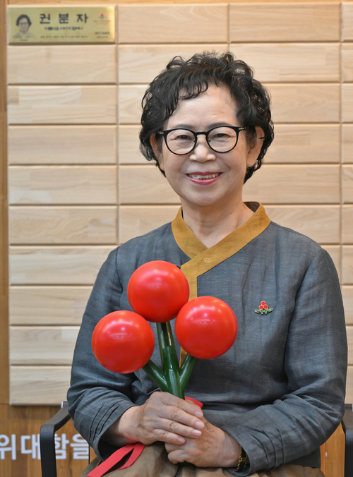 근검절약해 모은 1억원을 기부한 권분자씨는 유교 경전을 공부하면서 생각이 많이 변했다고 말했다. 이지용기자 sajahu@yeongnam.com