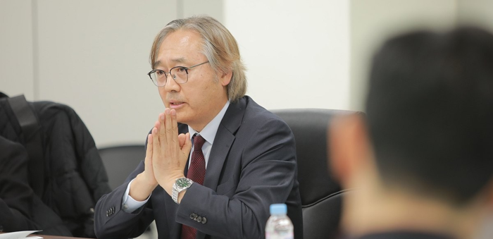 국무총리 산하 검찰개혁추진단 박찬운 자문위원장이 지난 4일 서울 종로구 정부서울청사 창성동 별관에서 열린 기자간담회에서 발언하고 있다. 연합뉴스