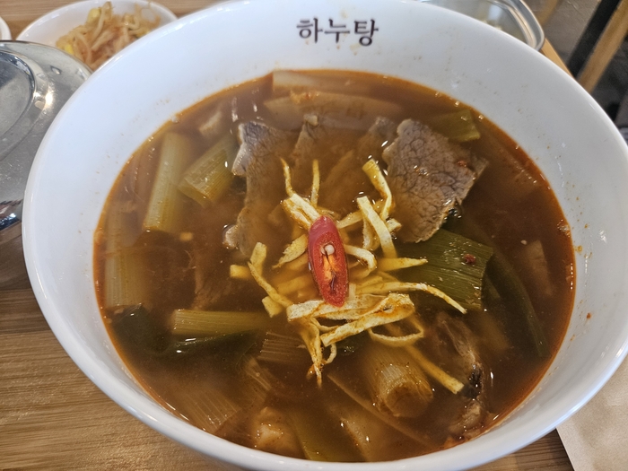 대구 수성구 범어동에 위치한 하누탕의 소고기국 모습. 권혁준기자 hyeokjun@yeongnam.com