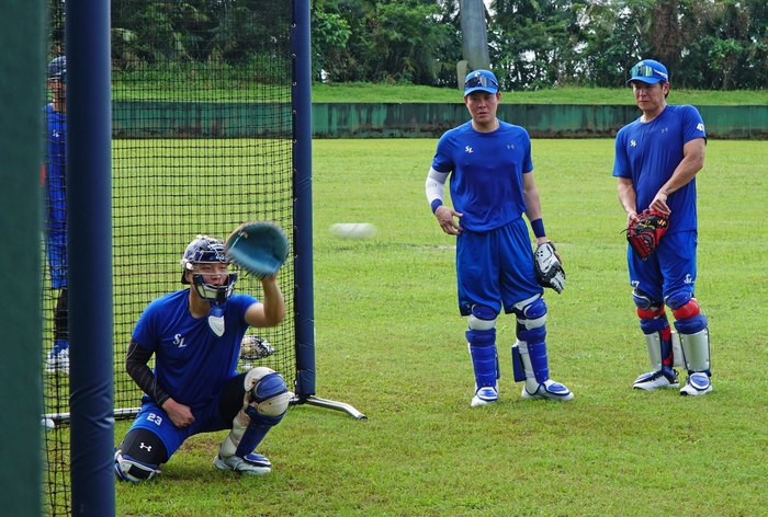 괌에서 열리는 스프링캠프에서 포수 훈련 중인 삼성 라이온즈 이병헌, 박세혁, 강민호(왼쪽부터). <삼성 라이온즈 제공>