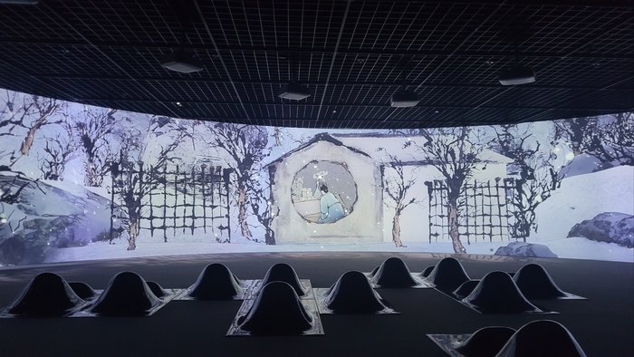 27일 대구간송미술관 지하 1층 전시실 5에서 실감영상 감응이 상영 중이다. 선비 정신이 깃든 사군자가 사계절의 흐름 속에 피고 지는 영상을 관람할 수 있다. 임훈기자hoony@yeongnam.com