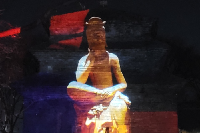 지난 1일 밤, 경북 경주 분황사에서 미디어아트 전시 분황사 빛의 사자후가 진행 중이다. 임훈기자 hoony@yeongnam.com