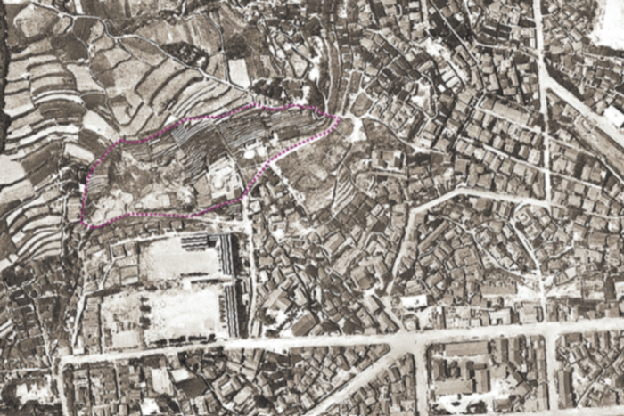 1945년 부산 동구 초량동 168계단 일대 항공사진. 경사가 매우 심한곳이어서 밭고랑 폭이 매우 좁게 조성돼 있는 것을 볼 수 있다. <부경근대사료연구소 제공>