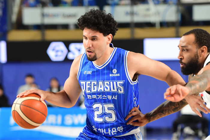 지난 26일 오후 7시 대구체육관에서 열린 2025-2026시즌 LG전자 프로농구 대구 한국가스공사 페가수스와 수원 KT 소닉붐의 경기에서 보트라이트가 돌파 중이다. <KBL 제공>