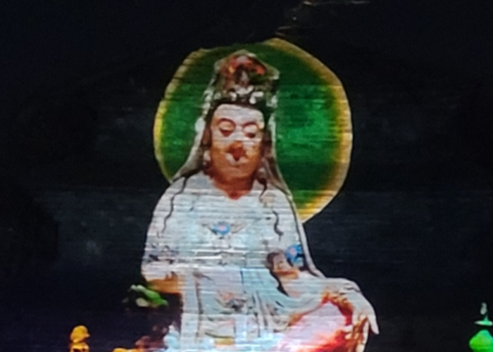 지난 1일 밤, 경북 경주 분황사에서 미디어아트 전시 분황사 빛의 사자후가 진행 중이다. 임훈기자 hoony@yeongnam.com