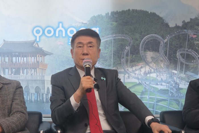 이강덕 포항시장이 5일 포항시청 브리핑룸에서 내년도 경북도지사 출마 결심을 밝히고 있다. 전준혁기자