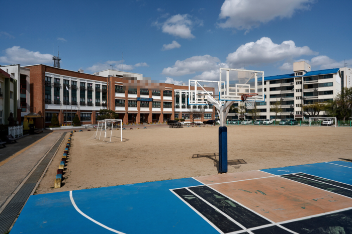 중학교 운동장 전경. 기사 내용과 직접적인 관련 없음. <이미지=생성형 AI>