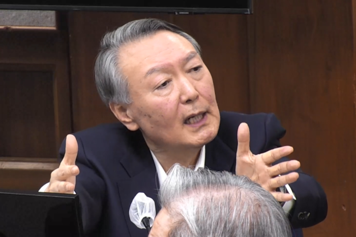 12·3 비상계엄 관련 내란 우두머리 혐의로 기소된 윤석열 전 대통령이 지난 13일 서울 서초구 서울중앙지방법원 417호 형사대법정에서 열린 내란 우두머리 혐의 결심공판에서 최후진술하고 있다. <연합뉴스>