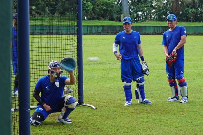 괌에서 열리는 스프링캠프에서 포수 훈련 중인 삼성 라이온즈 이병헌, 박세혁, 강민호(왼쪽부터). <삼성 라이온즈 제공>