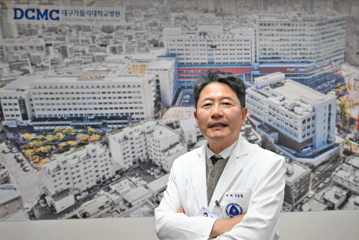 김 병원장은 가톨릭병원에서 전공의를 거쳐 교육·진료·경영을 두루 경험한 첫 내부 출신 수장으로, 환자 중심 의료와 지역 상급종합병원의 역할 강화를 했다. 이지용기자 sajahu@yeongnam.com