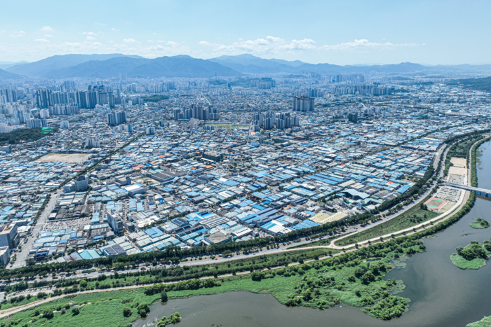 대구시 북구 노원동, 침산1동에 위치한 대구 제3산업단지 전경. 대구시에 남아 있는 가장 오래된 산업단지로 안경테 산업과 대구광역시가 미래 먹거리로 키우는 로봇 산업이 유명하다. 이현덕기자 lhd@yeongnam.com
