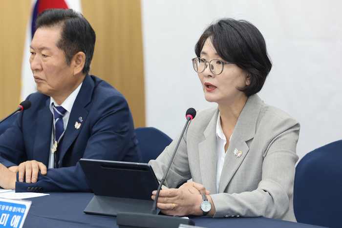 더불어민주당 임미애 경북도당 위원장 직무대행이 20일 아시아태평양경제협력체(APEC) 정상회의가 열리는 경북 경주시 경주화백컨벤션센터(HICO)에서 열린 경북 현장 최고위원회의에서 발언하고 있다. 연합뉴스