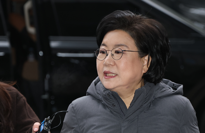 이혜훈 기획예산처 장관 후보자가 16일 서울 중구 예금보험공사에 마련된 인사청문회 준비 사무실로 출근하며 취재진 질문에 답하고 있다. 연합뉴스