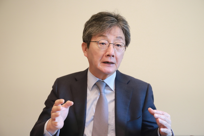 국민의힘 유승민 전 의원이 20일 영남일보와 인터뷰에서 계엄 사태와 탄핵 정국 등에 이야기하고 있다. 정재훈기자 jjhoon@yeongnam.com